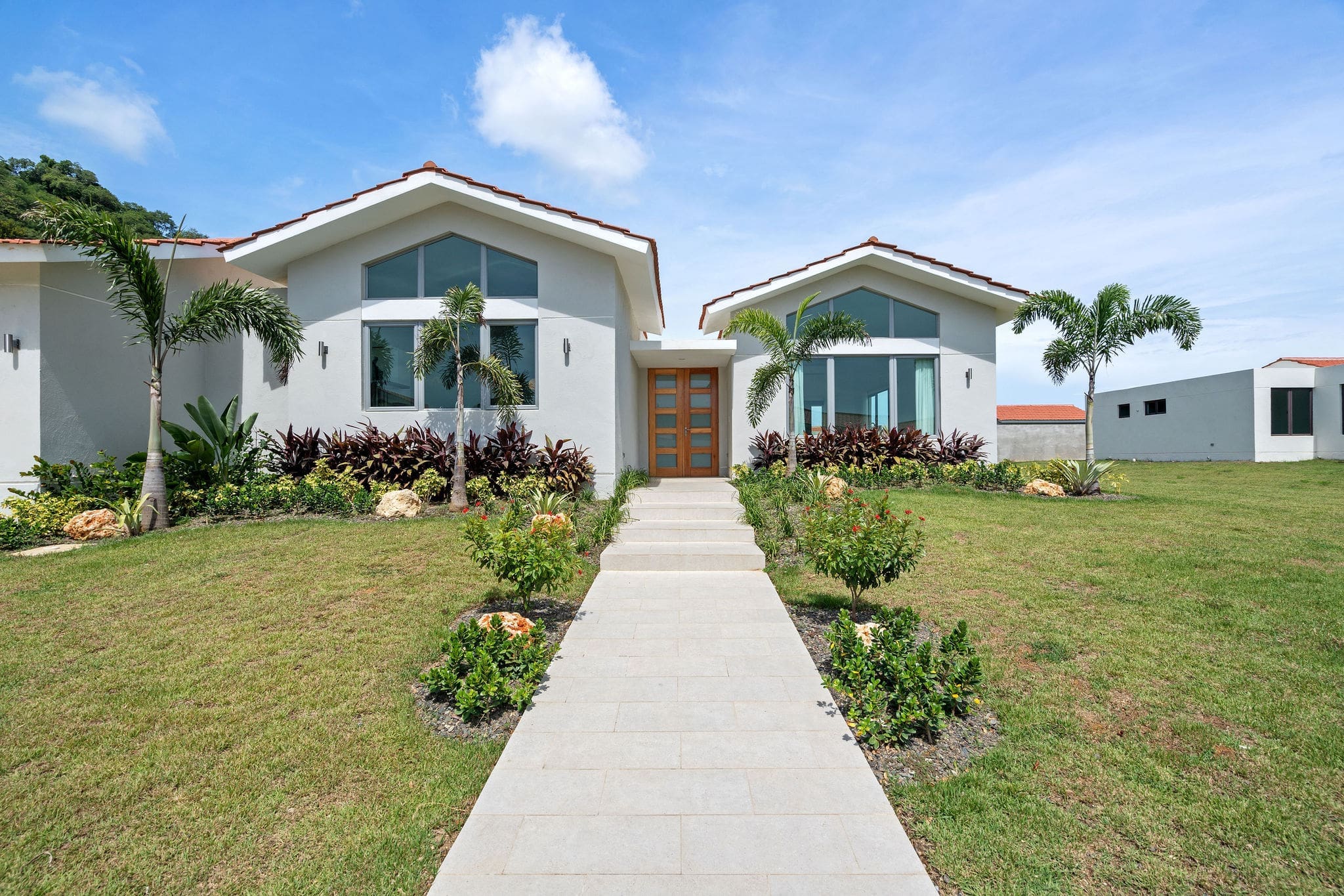 Front entrance of modern home in Sabanera Dorado